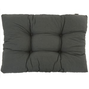 Szara poduszka ogrodowa z guzikami dla większego komfortu.