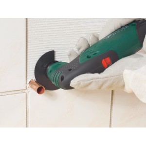 LUX Segmentowa tarcza tnąca 88 mm w użyciu z narzędziem wielofunkcyjnym do cięcia rury.