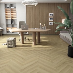 Jasny pokój z panelami winylowymi t.b.t. ułożonymi w jodełkę.