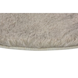 Zbliżenie beżowego dywanu z długim włosiem t.b.t.