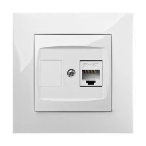 Białe gniazdo sieciowe (t.b.t.) z przyłączem CAT 5e do transmisji danych.