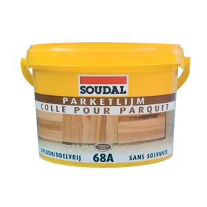 Żółte wiadro kleju do parkietu Soudal.