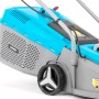 Zbliżenie na niebiesko-szarą kosiarkę elektryczną Handy.