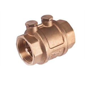 Mosiężny zawór zwrotny do rur wodnych. Akcesoria do pomp i instalacji.