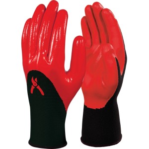 Czerwone rękawice ogrodowe z czarnym mankietem do prac ogrodowych.