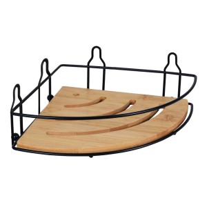 Narożna półka na akcesoria łazienkowe z bambusową półką i czarną metalową ramą.