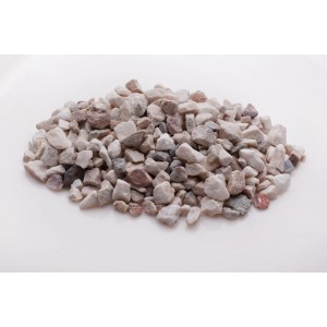 Jasny żwir ozdobny, kamienie w odcieniach beżu, szarości i różu.