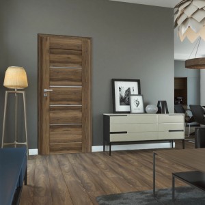 Nowoczesne drzwi wewnętrzne o wyglądzie drewna ze srebrnymi akcentami w salonie.