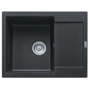 Czarny zlewozmywak granitowy z ociekaczem.