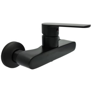 Czarna bateria prysznicowa t.b.t. do montażu ściennego.