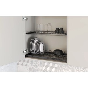 Czarna suszarka do naczyń z naczyniami i szklankami. Ociekacz do naczyń kuchennych.