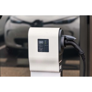 t.b.t. Stacja ładowania samochodów elektrycznych z kablem i wyświetlaczem.