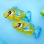 Zbliżenie: Dwie ryby błazenki w wodnym centrum zabaw Bestway Aquarium.