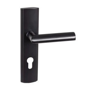 Czarny zestaw klamek do drzwi wewnętrznych.