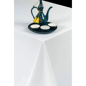 Biały obrus, idealny na uroczyste okazje. Kategoria: Obrusy OBI.