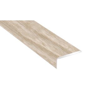 Jasna listwa przypodłogowa z teksturą drewna, idealna do wnętrz.