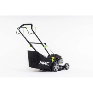 Kosiarka spalinowa NAC, idealna do koszenia ogrodu. Mocna i niezawodna.