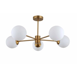 Nowoczesna lampa wisząca ze złotą ramą i pięcioma białymi kulami.