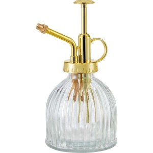 Elegancki spryskiwacz do kwiatów ze złotą główką i żłobionym szklanym pojemnikiem.