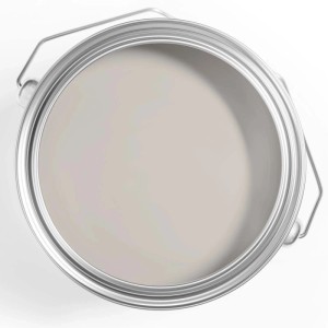 Otwarte wiadro z jasnoszarą farbą do ścian, widok z góry.