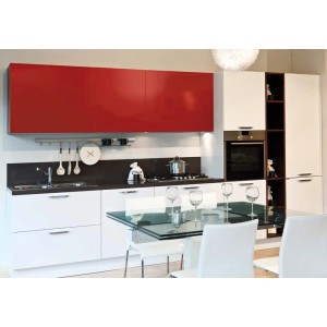 Kuchnia z folią samoprzylepną d-c-fix w kolorze sygnałowej czerwieni jako akcent do indywidualnej aranżacji.