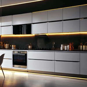 Nowoczesna kuchnia z szarymi szafkami i oświetleniem LED podszafkowym.