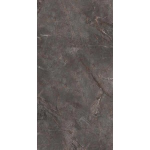 Ciemna płytka podłogowa z efektem marmuru.