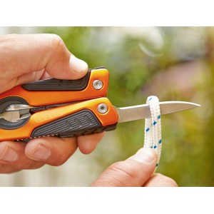 Multitool OBI 12 w 1 przecina linę. Wszechstronne narzędzie ze pomarańczową rączką.
