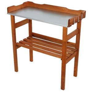 Stół ogrodowy t.b.t. z drewna z półką i metalowym blatem. Idealny do prac ogrodowych.