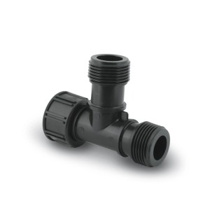 Czarny trójnik do nawadniania podziemnego.