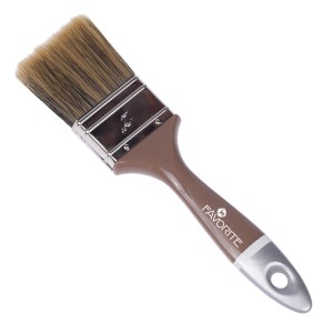 Pędzel z brązową rączką i jasną główką włosia.