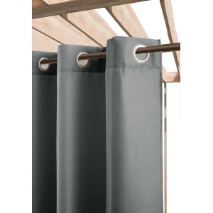 Szare zasłony z przelotkami na karniszu pod drewnianą ramą.