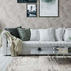 Salon z szarą tapetą dekoracyjną t.b.t. o wyglądzie marmuru.