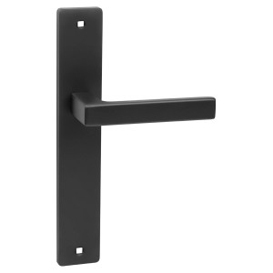 Czarny zestaw klamek do drzwi z kwadratową rozetą do drzwi wewnętrznych.