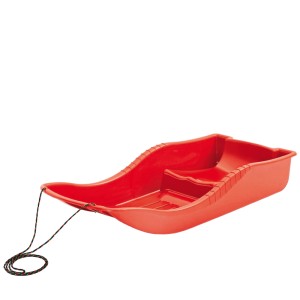Czerwone plastikowe sanki t.b.t. ze sznurkiem do ciągnięcia dla dzieci.
