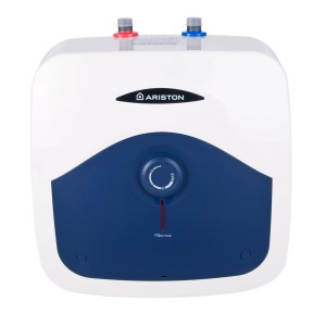 Kompaktowy, biało-niebieski bojler Ariston z regulacją temperatury.