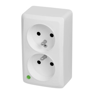 Białe podwójne gniazdko elektryczne do użytku wewnętrznego.
