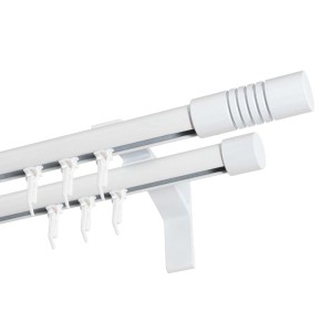 Biały, podwójny karnisz z haczykami.