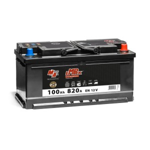 Czarny akumulator samochodowy 12V, 100Ah, 820A do elektryki samochodowej.