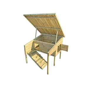 Otwarty drewniany kurnik z rampą i otwieranym dachem.